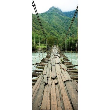 Velha Ponte Suspensa sobre o Rio